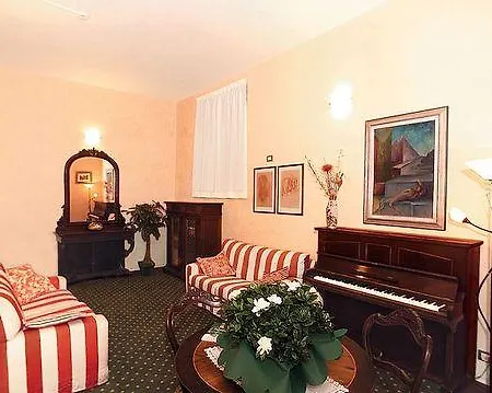Hotel Arizona 3*